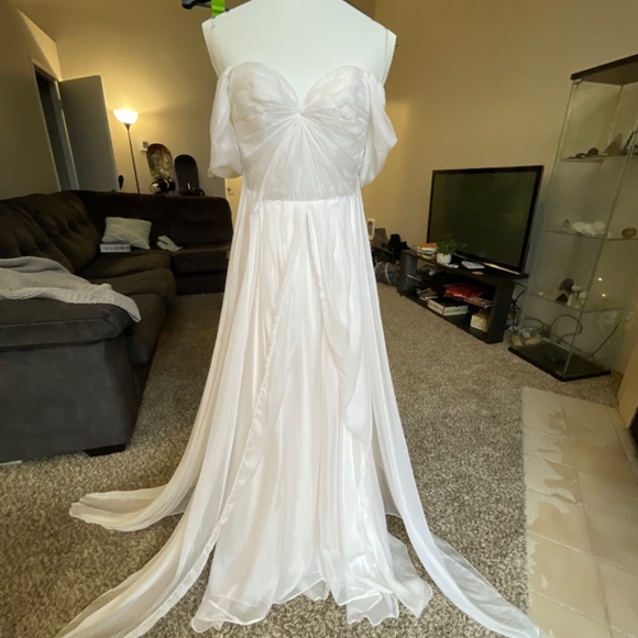 Sarah Seven “Practically Perfect” wedding dress - Picture 4 of 10
